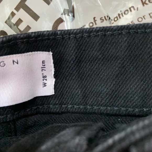 ASOS DESIGN Mens NWT slim denim shorts in black with raw hem 28” Waist - Picture 9 of 10